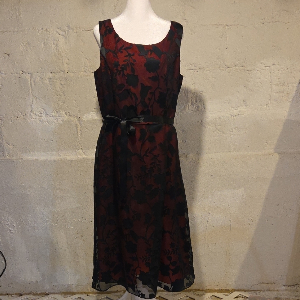 NorthStyle Black and Red Sheath Midi Dress